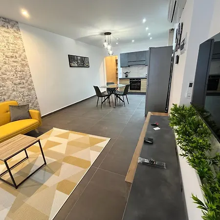 Penthouse St Paul's Bay Apartment *