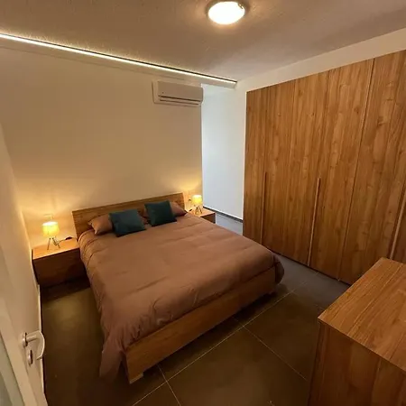 Penthouse St Paul's Bay Apartment *